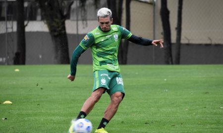 Juninho Valoura pede tranquilidade ao América-MG, fala sobre ansiedade por oportunidade e sequência com Cauan