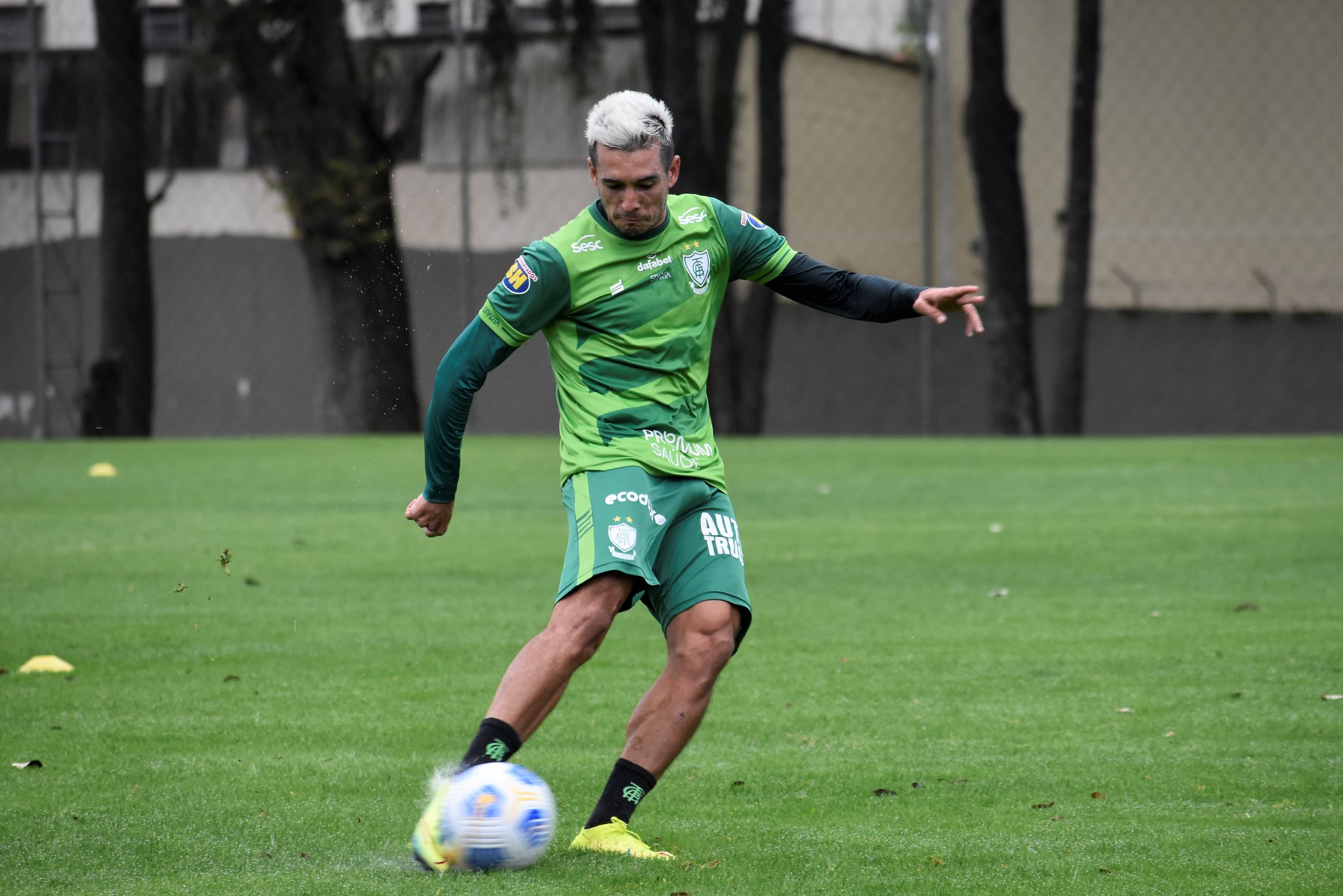 Juninho Valoura pede tranquilidade ao América-MG, fala sobre ansiedade por oportunidade e sequência com Cauan