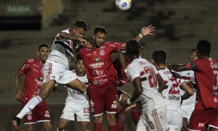 Setor defensivo do São Paulo sofre em dobro pela primeira vez na temporada