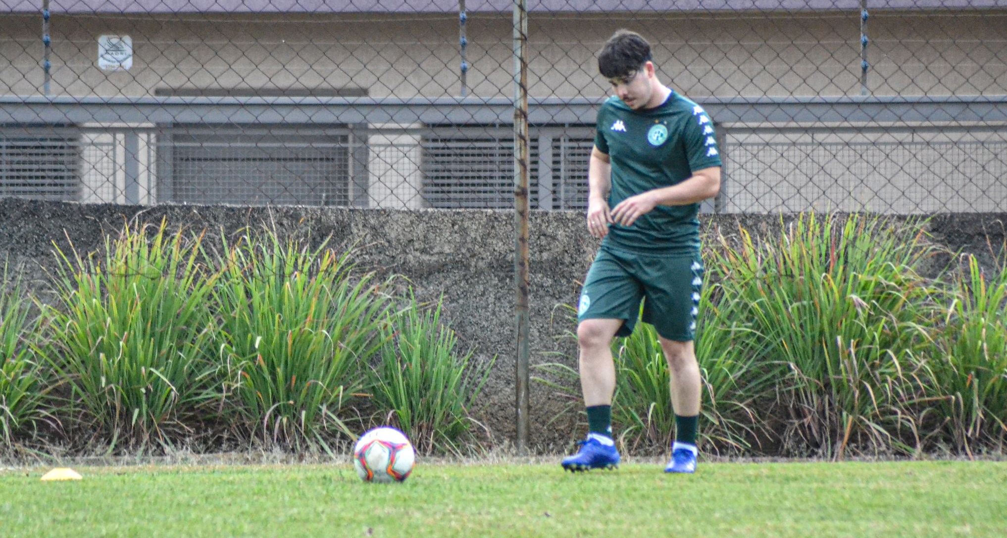 Eduardo Person trabalha em campo e avança em volta ao Guarani; confira