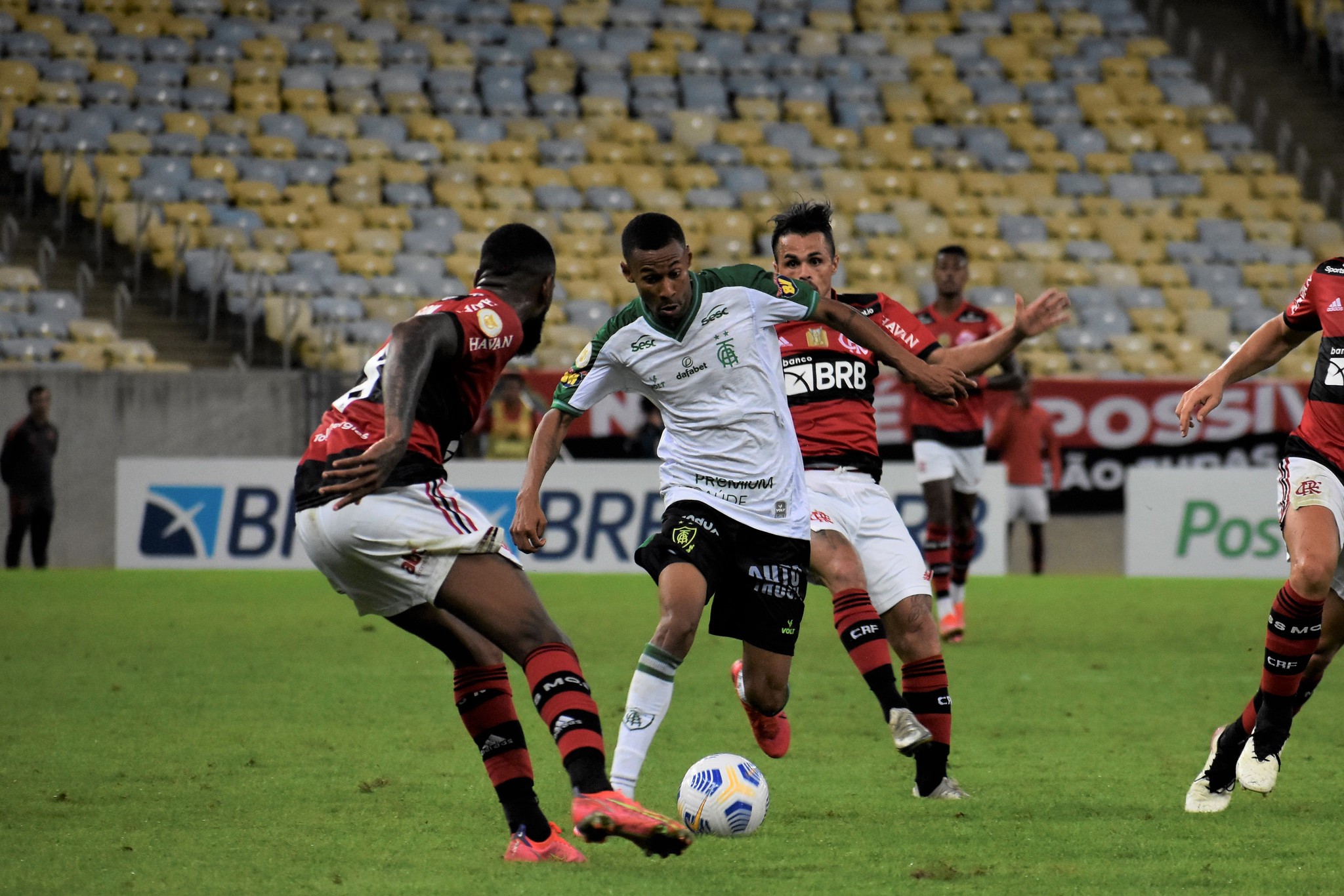 Atuações ENM: Ademir é oásis de criatividade no América-MG, mas defesa não segura o Flamengo