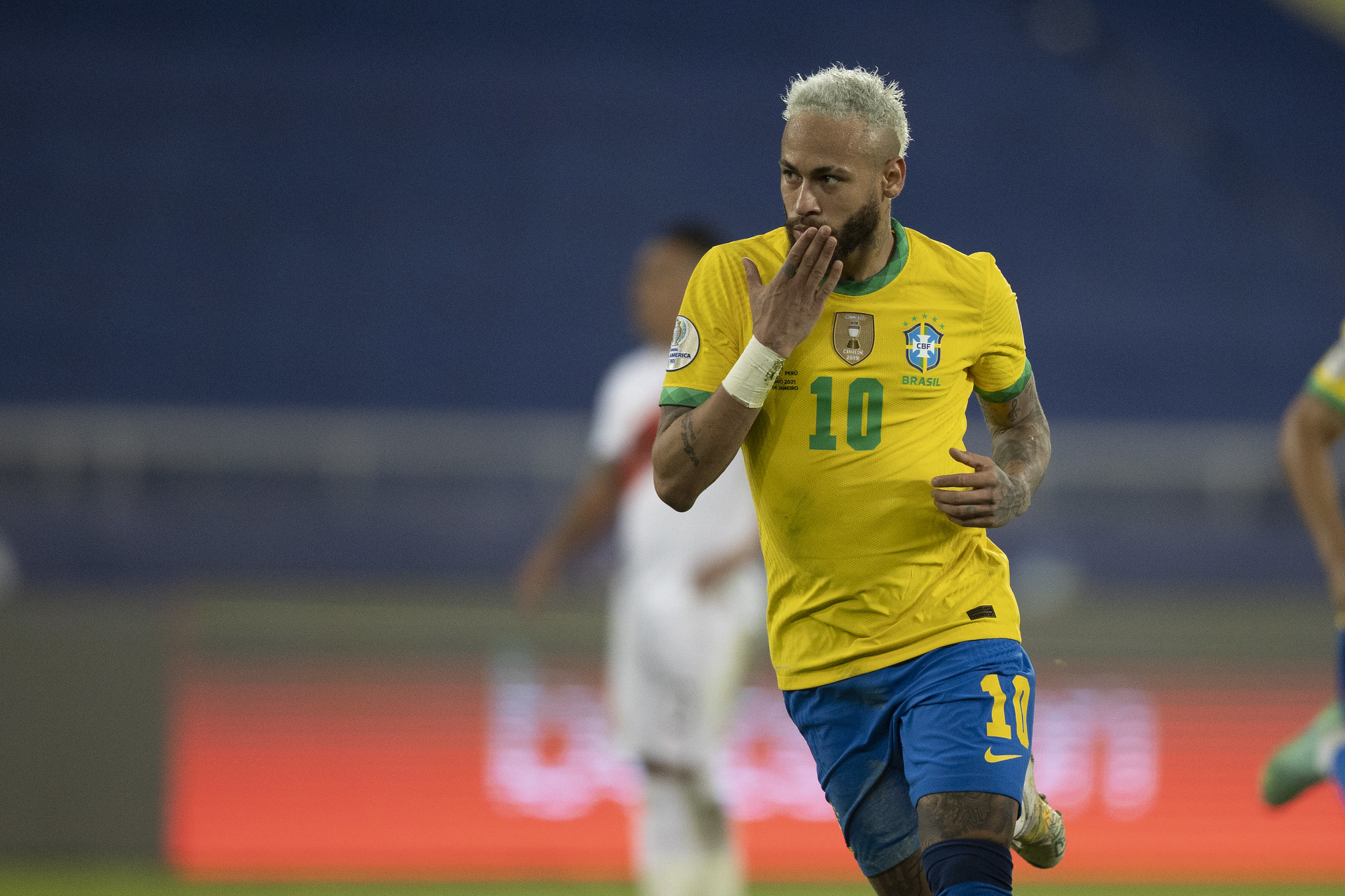 Neymar se emociona com marca atingida na Seleção e revela ter 'opinião diferente' sobre Copa América