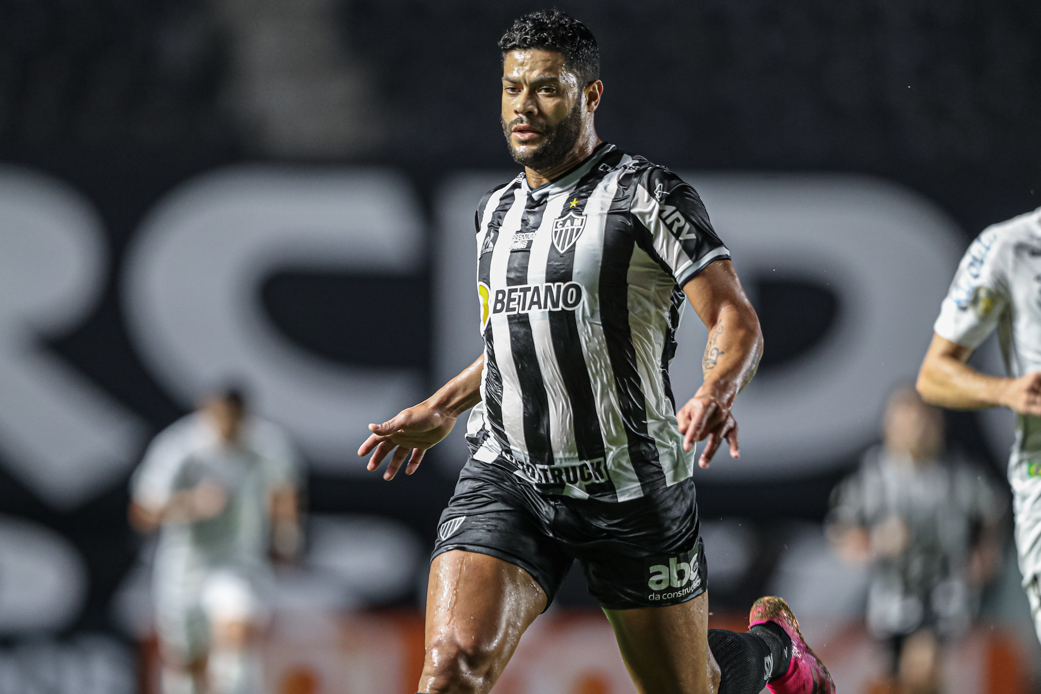 'Vamos honrar essa camisa até o final', diz Hulk após derrota para o Santos