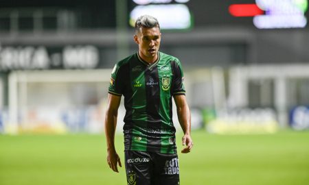 Juninho Valoura dispara contra arbitragem de América-MG e Internacional: ‘Eu devo ter ficado maluco’