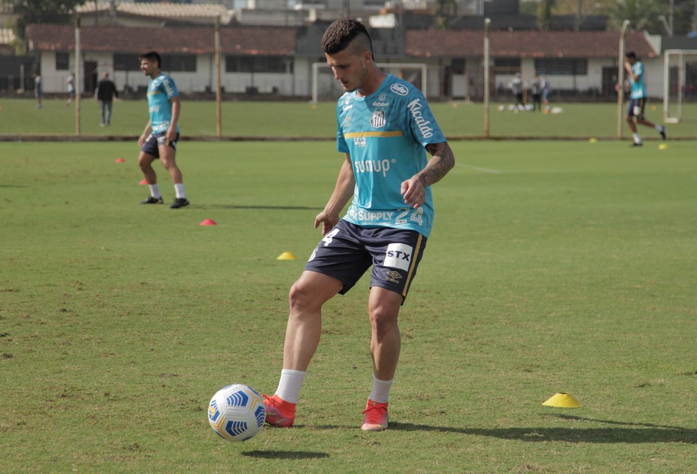 Danilo Boza é reforço do Santos