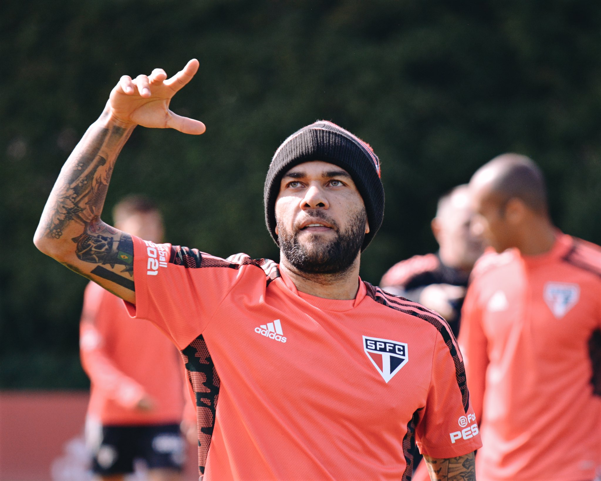 Belmonte busca acordo para dívida com Daniel Alves e fala sobre situação do atleta no São Paulo