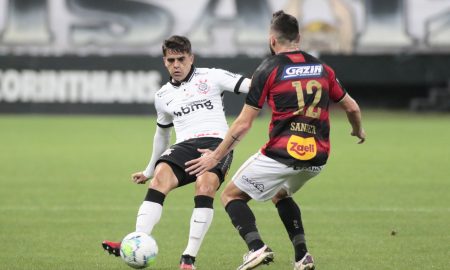 Fagner atuando pelo Corinthians contra o Sport