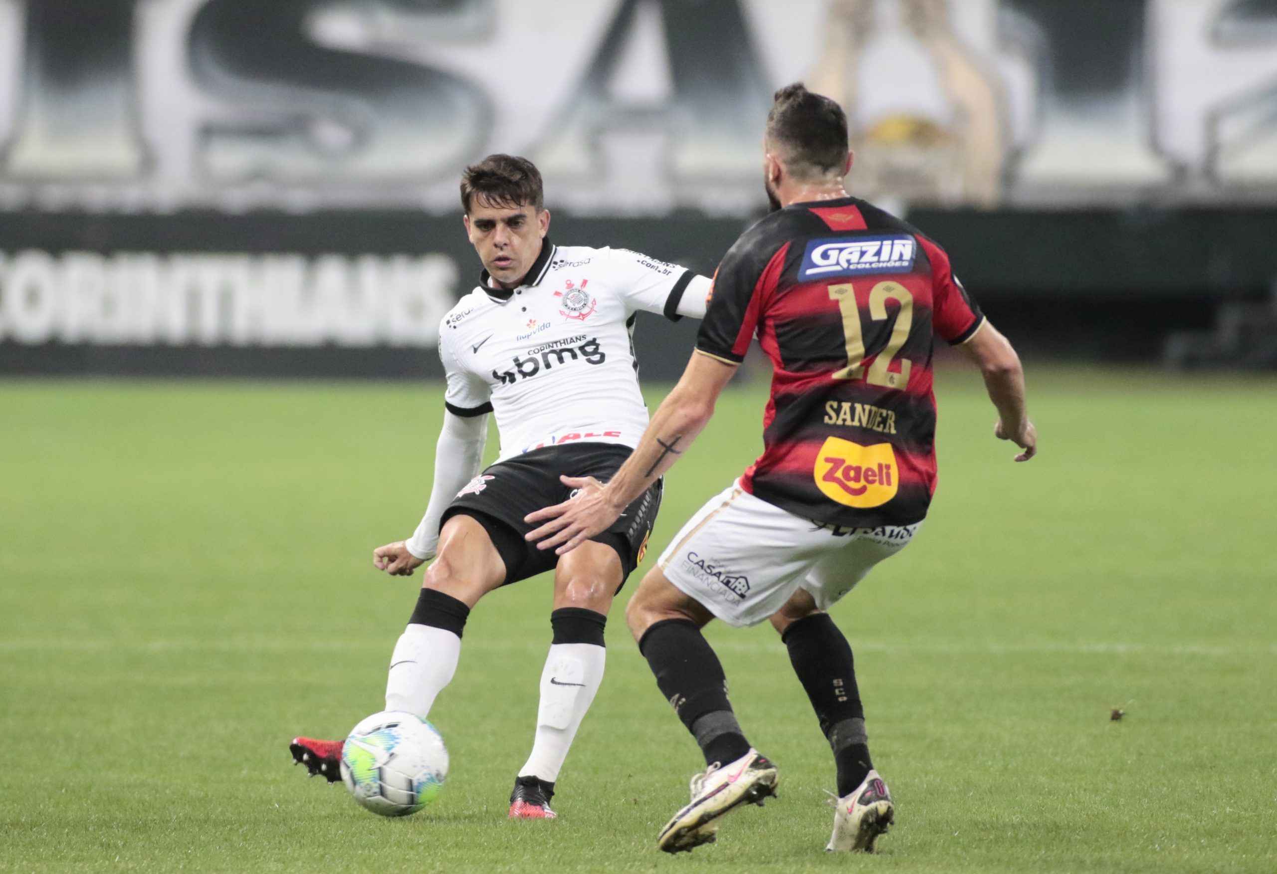 Fagner atuando pelo Corinthians contra o Sport