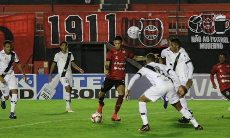 Ponte Preta empata com Brasil de Pelotas e segue na lanterna da Série B