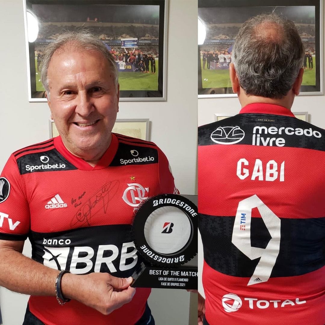 Após igualar recorde na Libertadores, Gabigol homenageia Zico com presentes