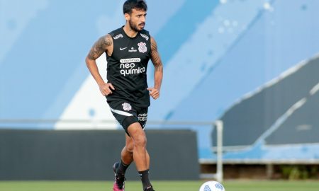 Corinthians negocia