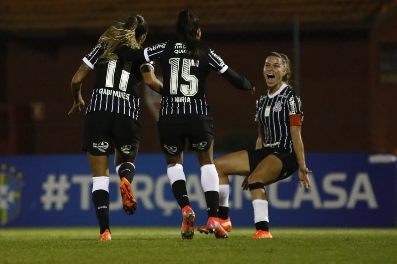 Corinthians vence São Paulo e reassume a liderança do Brasileirão Feminino