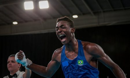 Keno vence por nocaute na estreia do Grand Prix de Boxe do Brasil; luta de Beatriz Souza é adiada