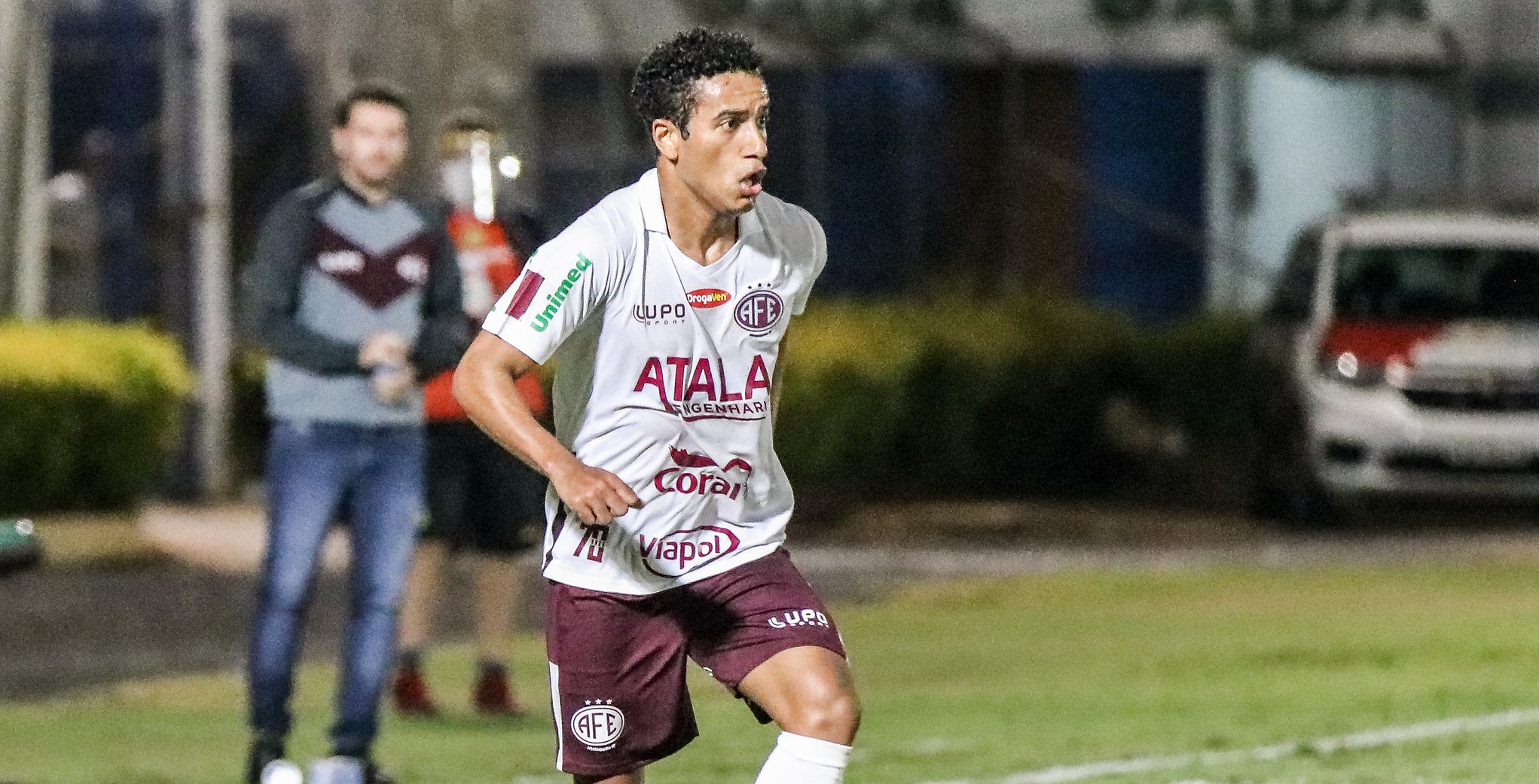 'Guarani tem a ganhar', afirma Diogo Mateus em luta por posição na lateral