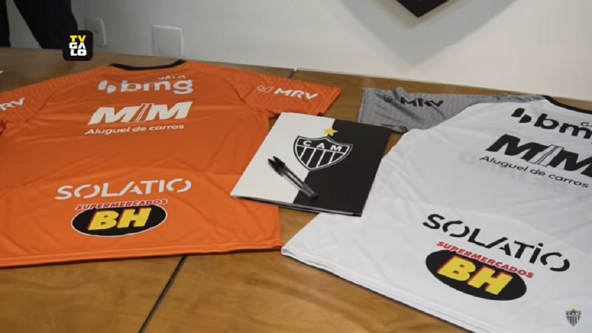 Atlético-MG anuncia novo patrocínio na camisa de treino e comissão técnica