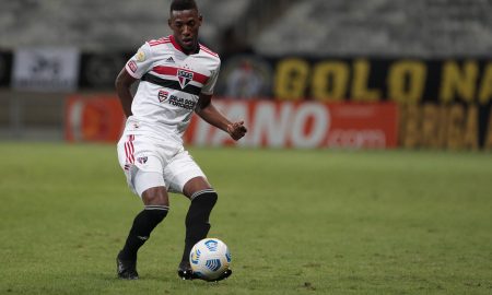 Zagueiro Léo será desfalque do São Paulo contra o Flamengo