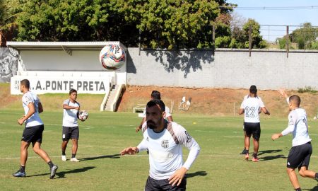 Moisés celebra fim do jejum pela Ponte: 'Vinha me cobrando no dia a dia'