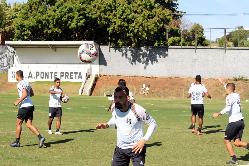 Moisés celebra fim do jejum pela Ponte: 'Vinha me cobrando no dia a dia'