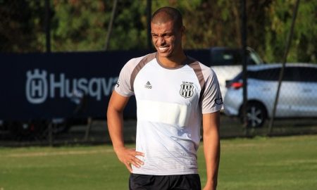 Cândido treina com bola e fica perto de estreia na Ponte Preta; veja vídeo