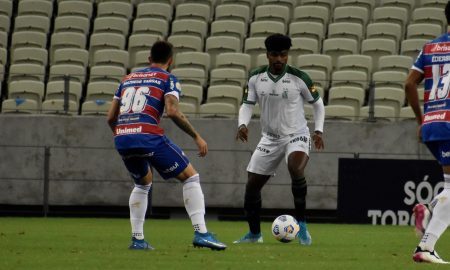 Em noite infeliz, defesa do América-MG falha nos gols do Fortaleza e volta a preocupar