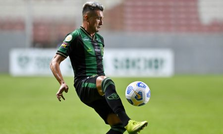 Juninho Valoura vê boa partida do América-MG e credita derrota a gols perdidos