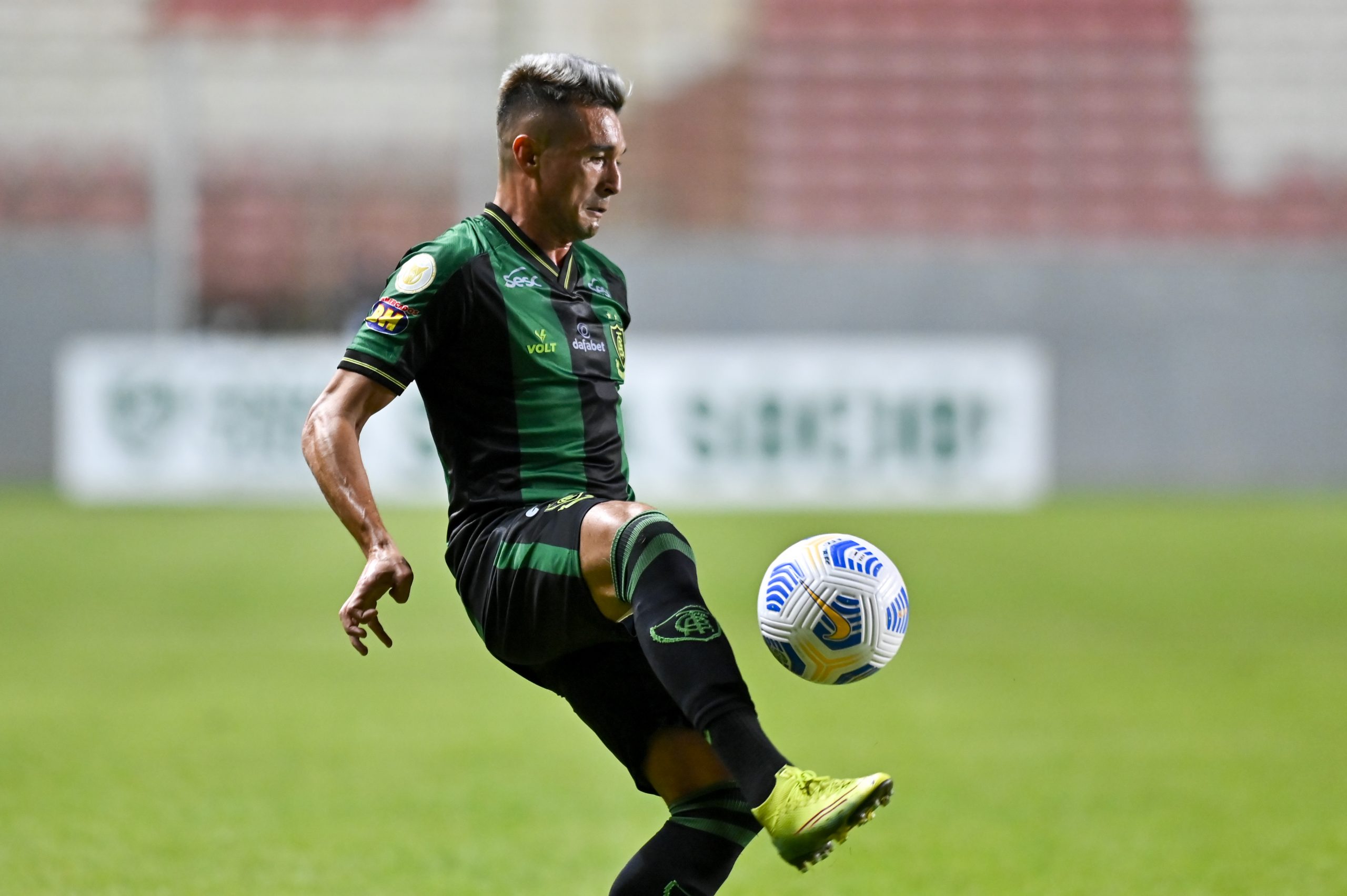 Juninho Valoura vê boa partida do América-MG e credita derrota a gols perdidos