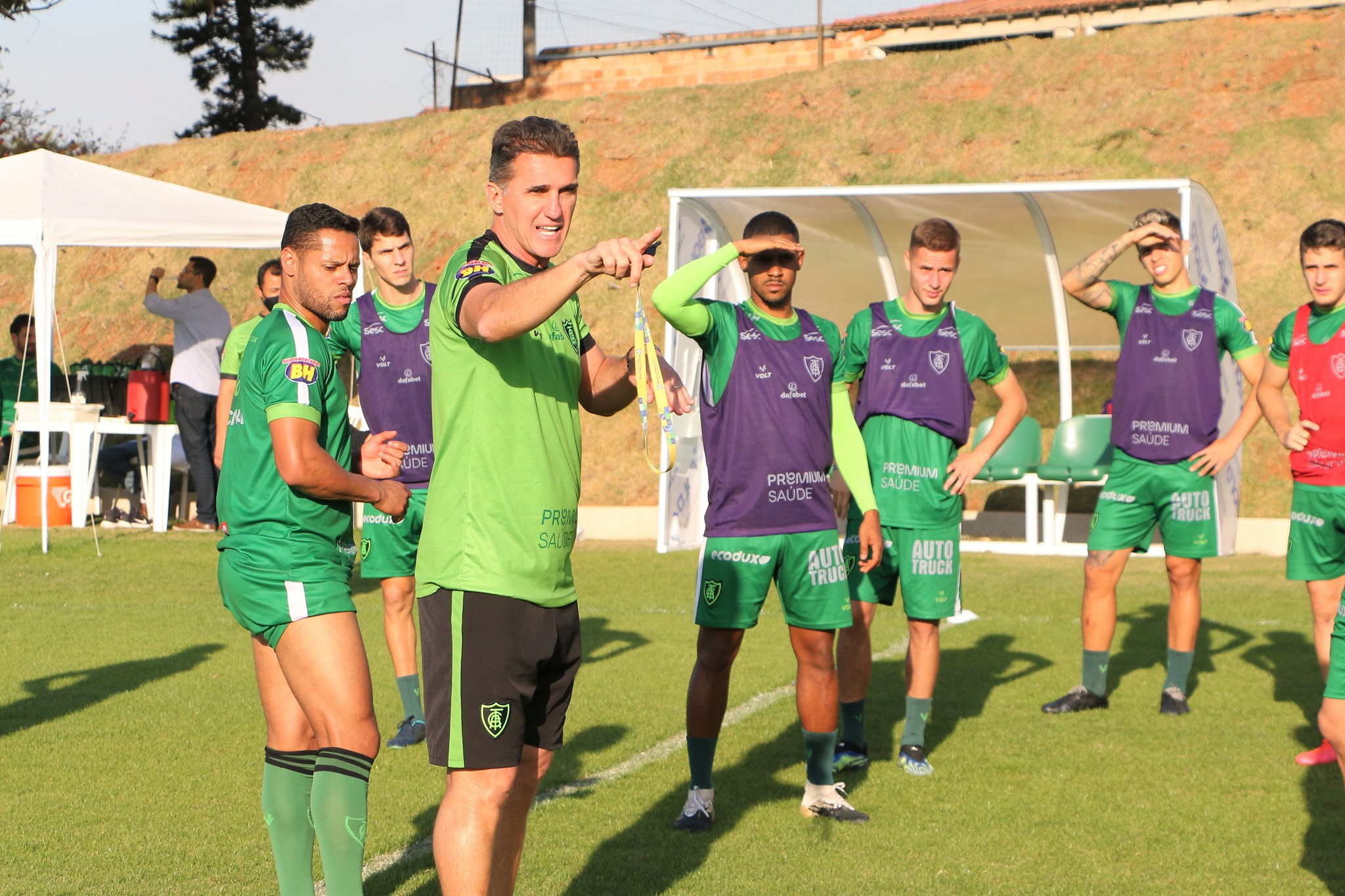 Com retornos, América-MG se reapresenta pensando no Grêmio