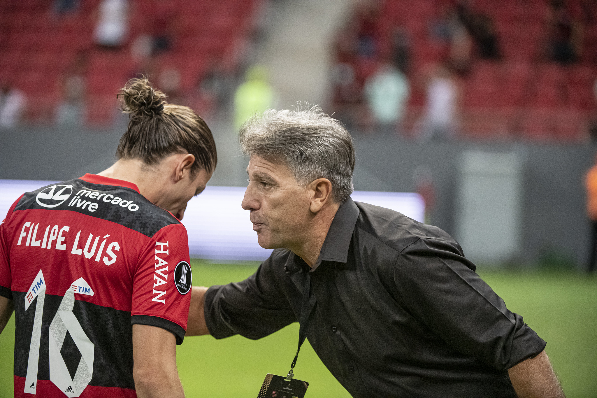 Renato Gaúcho celebra apoio da torcida do Flamengo ao jogador Isla