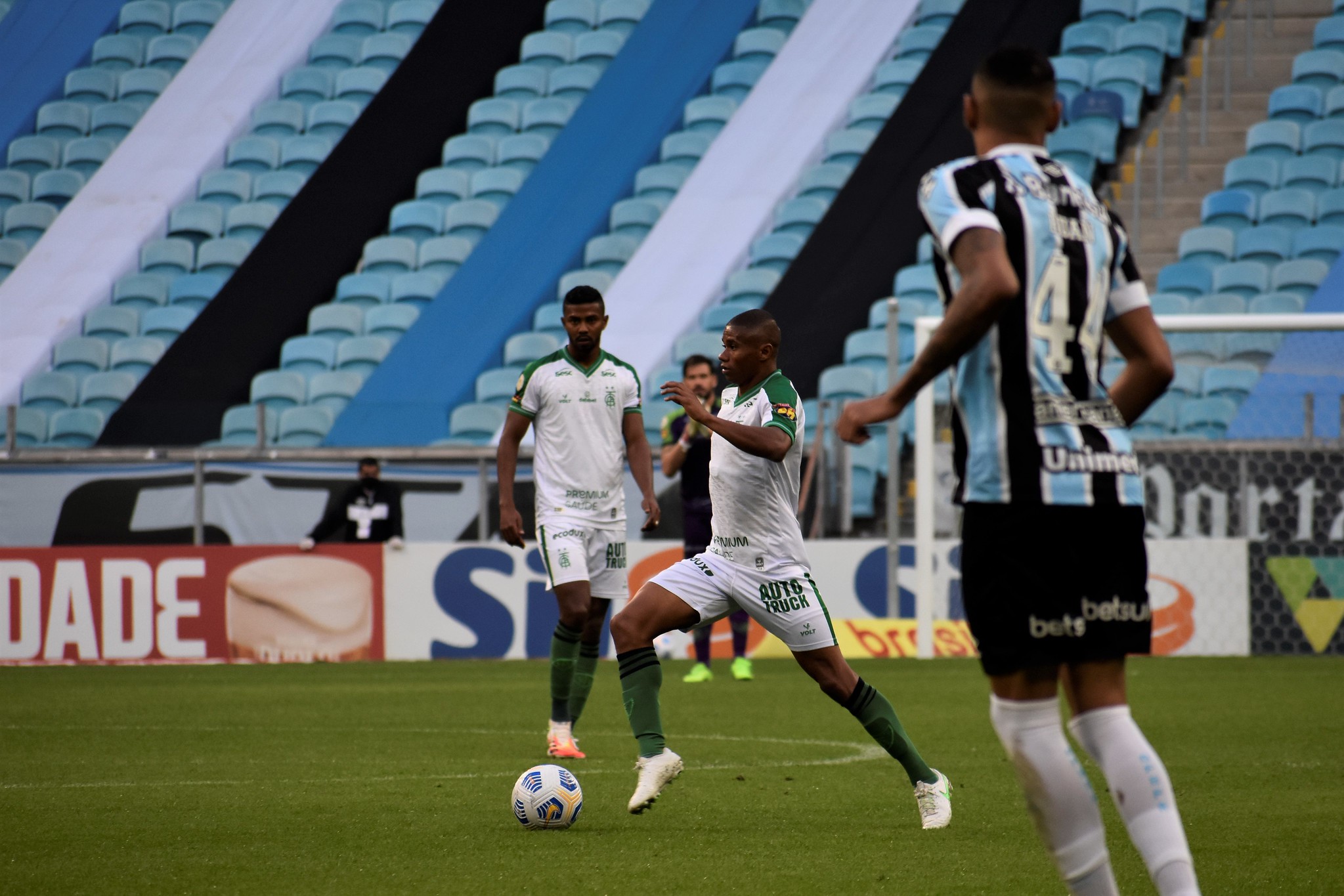 Atuações ENM: Chrigor estreia bem e Fabrício faz bom jogo, mas zaga falha e América-MG não vence o Grêmio