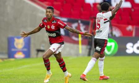 Bruno Henrique comemorando um de seus gols contra o São Paulo (Foto: Alexandre Vidal/Flamengo)