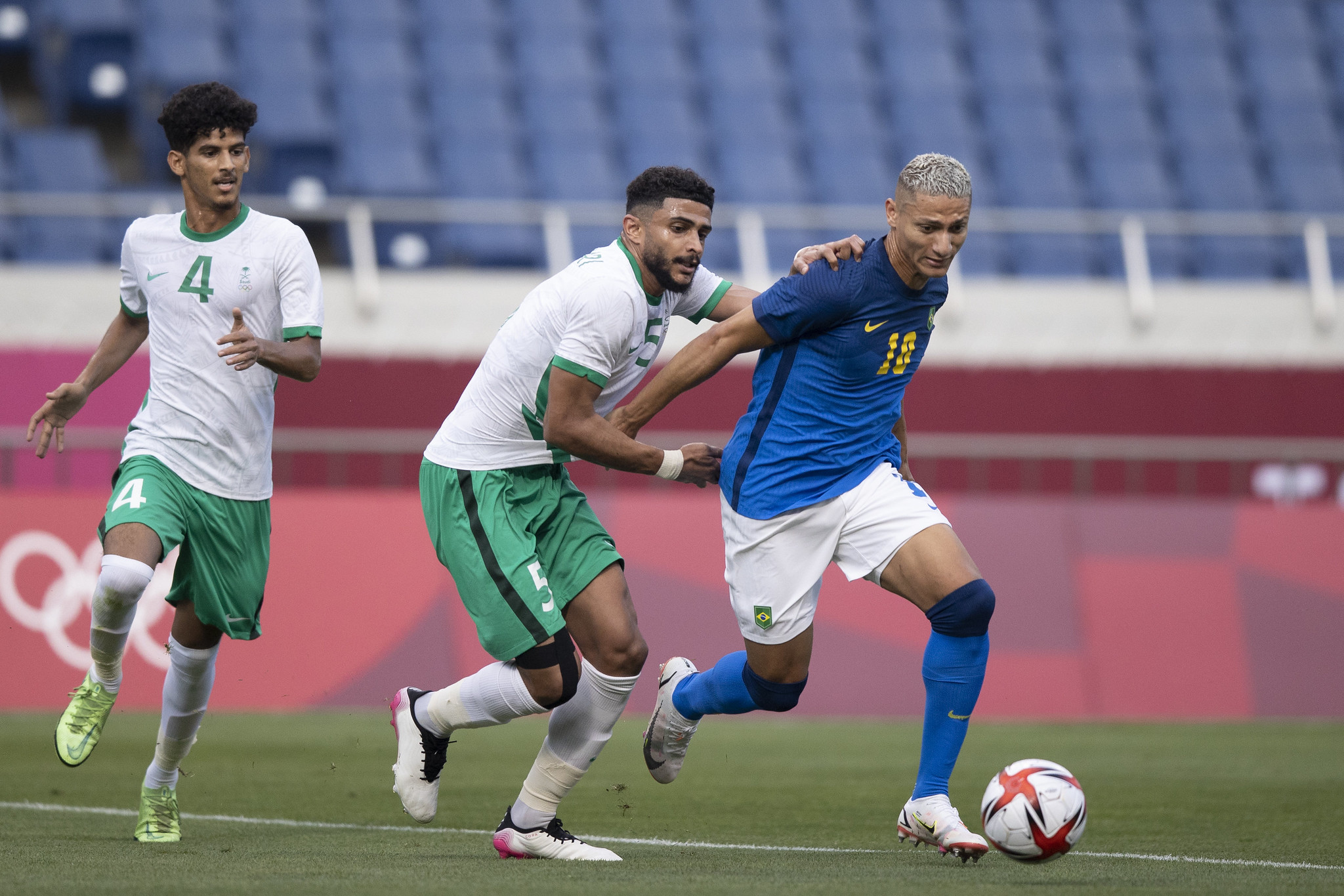 Brasil bate a Arábia Saudita e se classifica em primeiro lugar no Grupo D