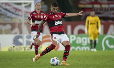 Atuações ENM: Diego Alves falha, Arrascaeta e Michael marcam, e Flamengo vence a Chapecoense no Maracanã; veja notas