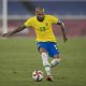 Daniel Alves honra camisa do Brasil