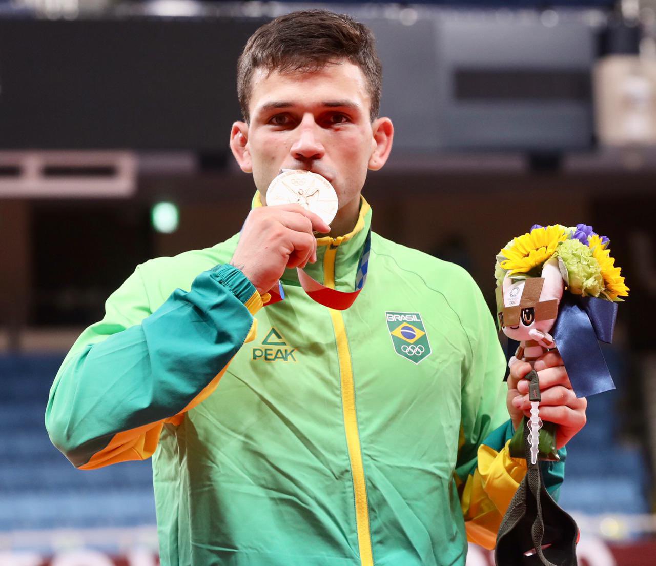 Daniel Cargnin conquista o bronze no segundo dia do judô em Tóquio