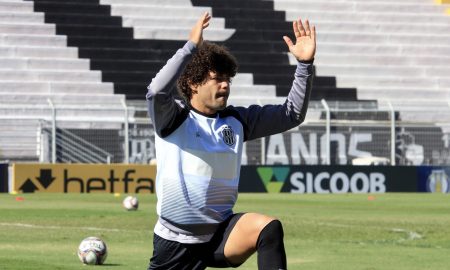 Camilo justifica forma física na Ponte Preta em 2021: 'Profissionalismo'