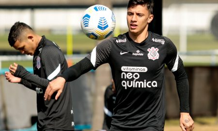 Gustavo Mantuan em treino do Corinthians