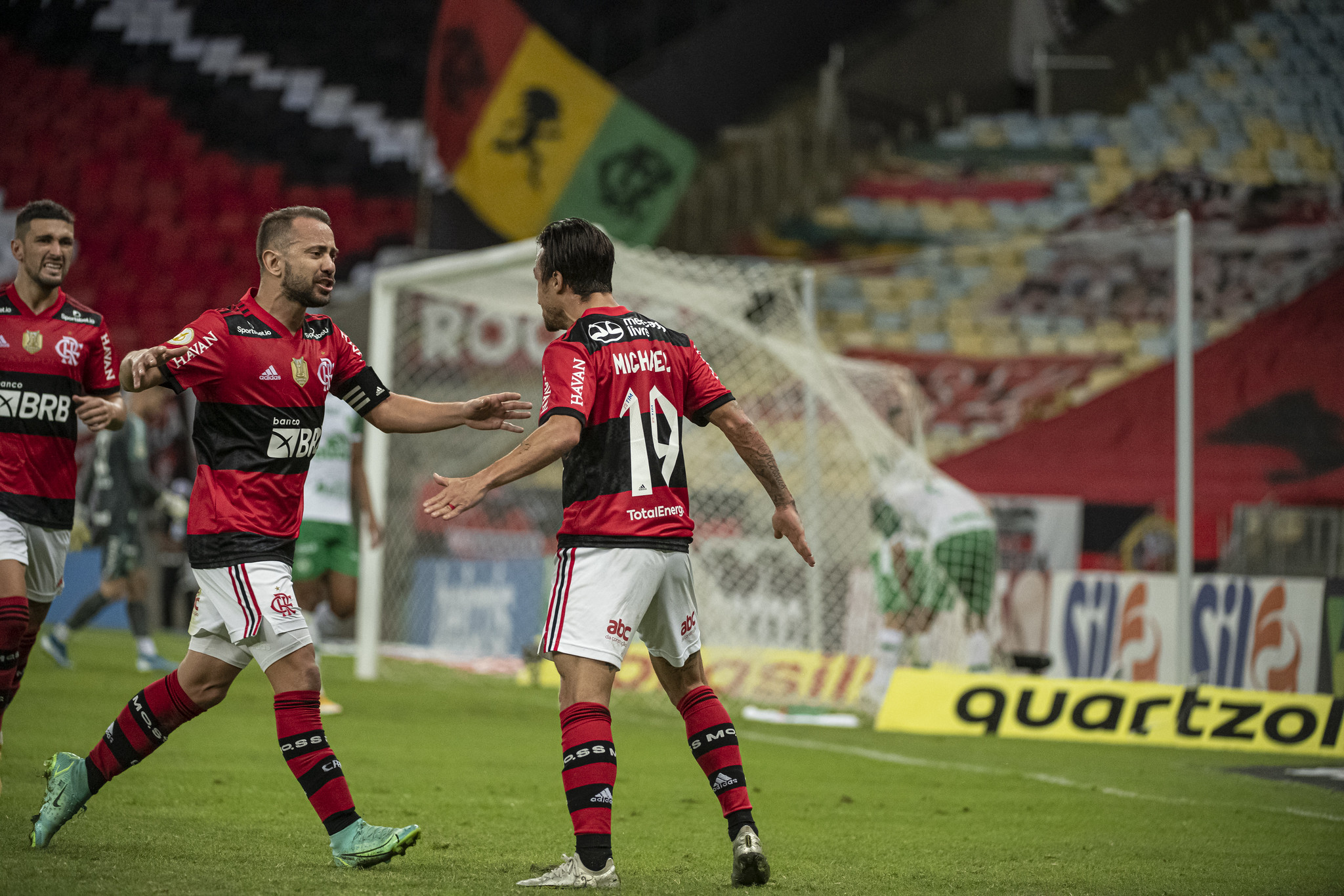 Michael faz golaço pelo Flamengo