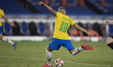 Richarlison faz hattrik em estreia do Brasil
