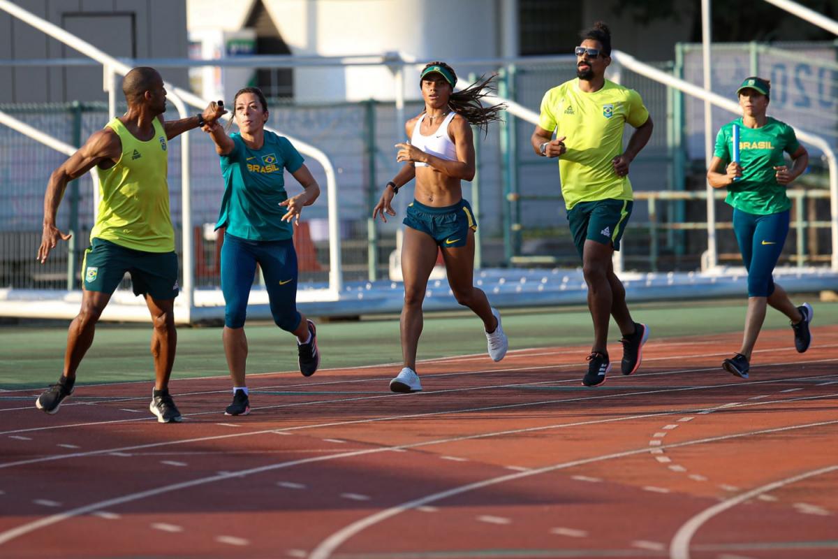 Atletismo chega no Japão e treina em Saitama