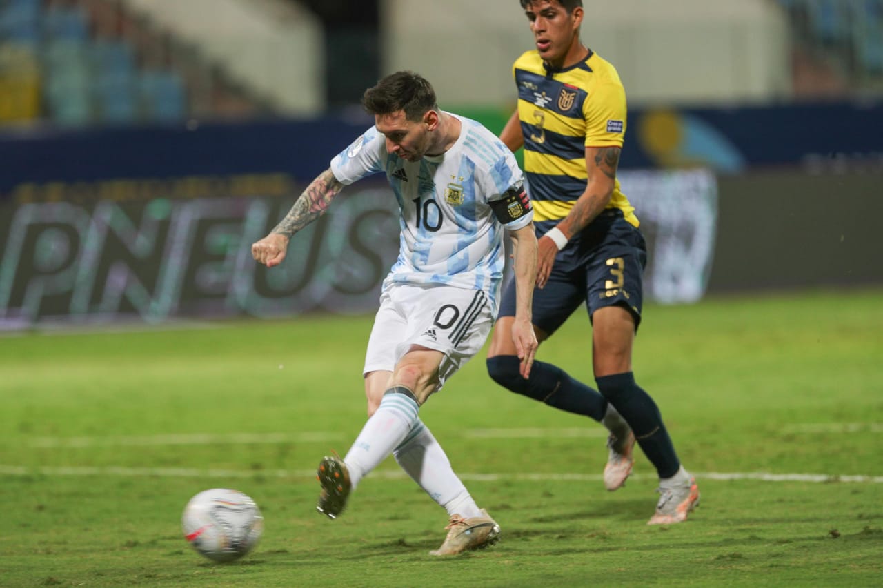 Com mais um show de Messi, Argentina bate Equador e se classifica para a semifinal da Copa América