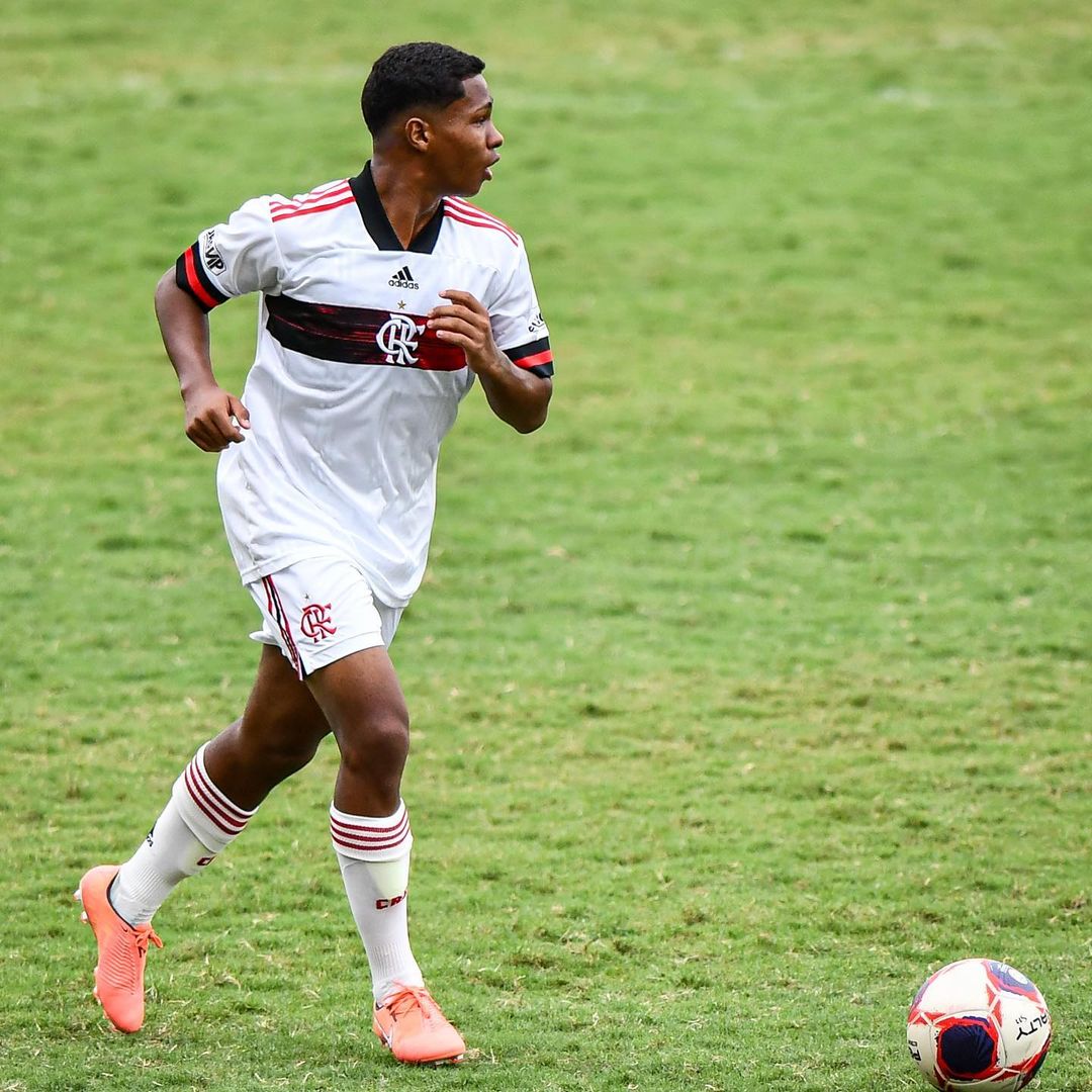 Titular 'às pressas' no Flamengo, Wesley é o jogador sub-20 mais