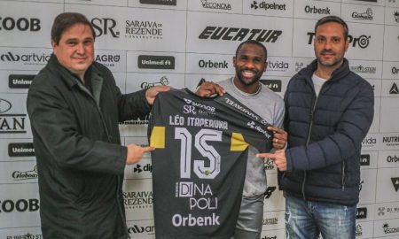 Com 15 gols, Léo Itaperuna torna-se principal artilheiro do FC Cascavel