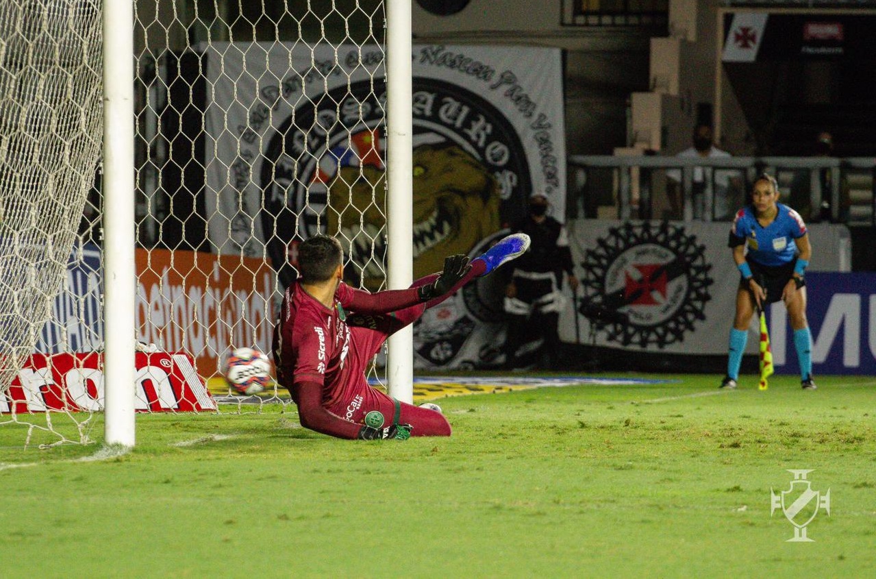 Gabriel Mesquita ainda não defendeu nenhum pênalti pelo Guarani; confira