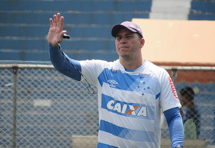 Fábio Brostel, ex-técnico do Cruzeiro, aciona o clube na Justiça