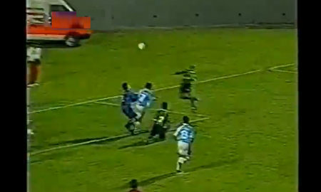 Duelo de grandes técnicos, Ronaldinho e gol no fim: relembre a última vitória do América-MG sobre o Grêmio