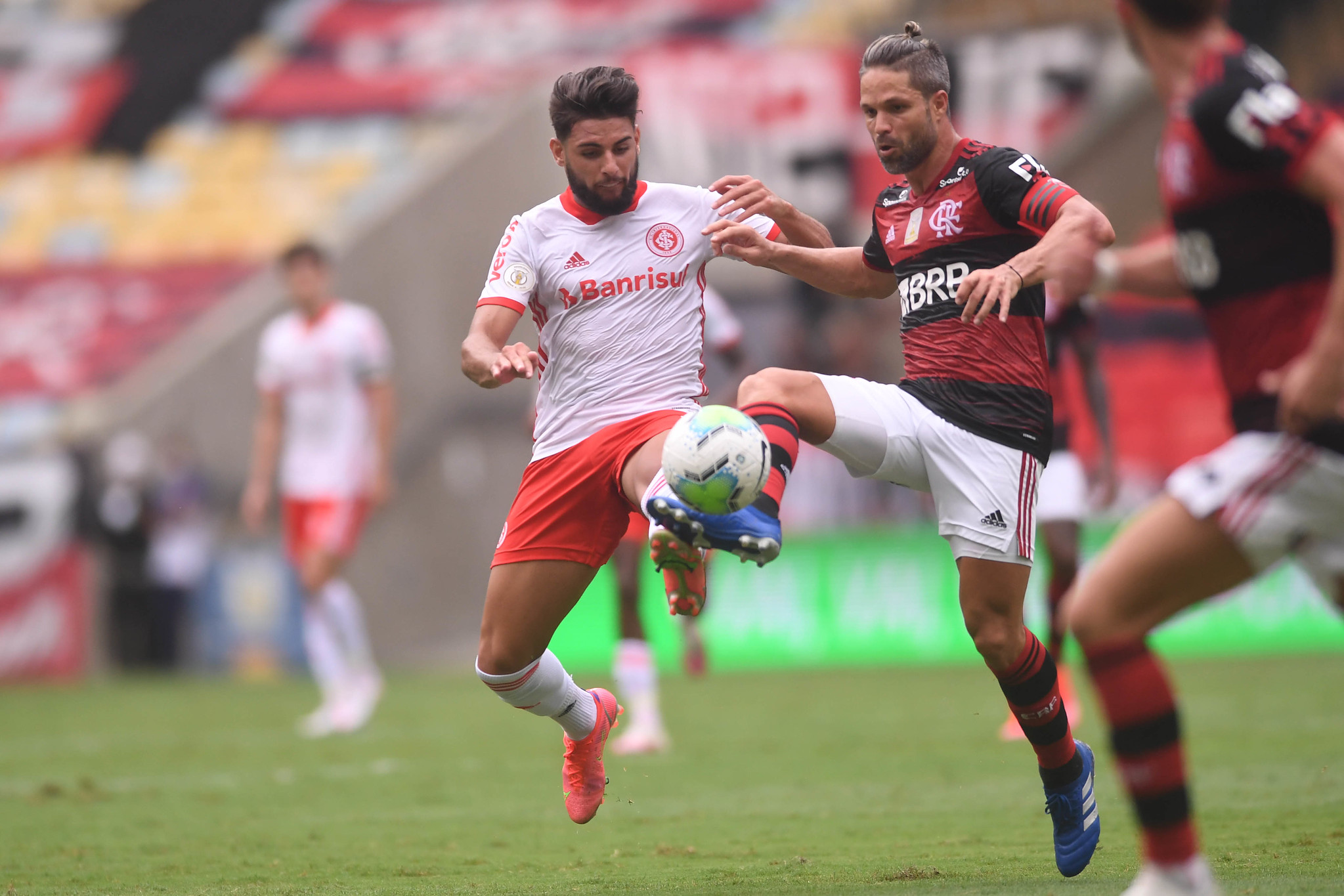Em momentos opostos na temporada, Inter e Flamengo se enfrentam pelo Campeonato Brasileiro