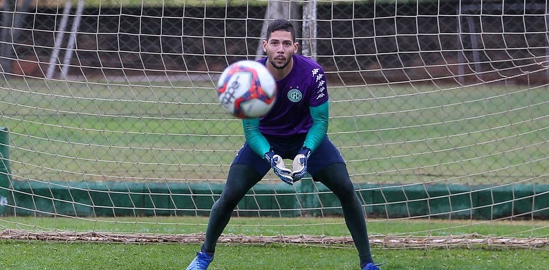 Após cinco semanas fora, Lucas Cardoso retorna aos treinos no Guarani