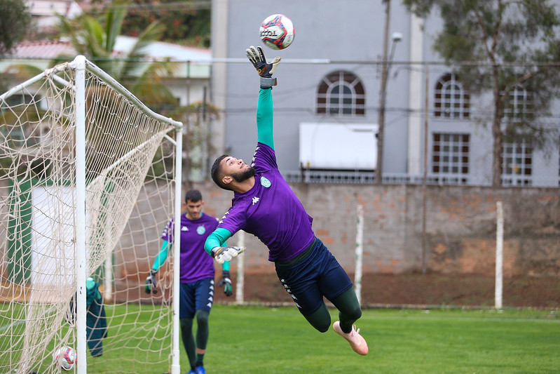 Michel Alves reforça meta do Guarani em revelar goleiro: 'Tem capacidade'