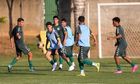 Michel divulga planos aos garotos do Sub-20 integrados ao profissional do Guarani