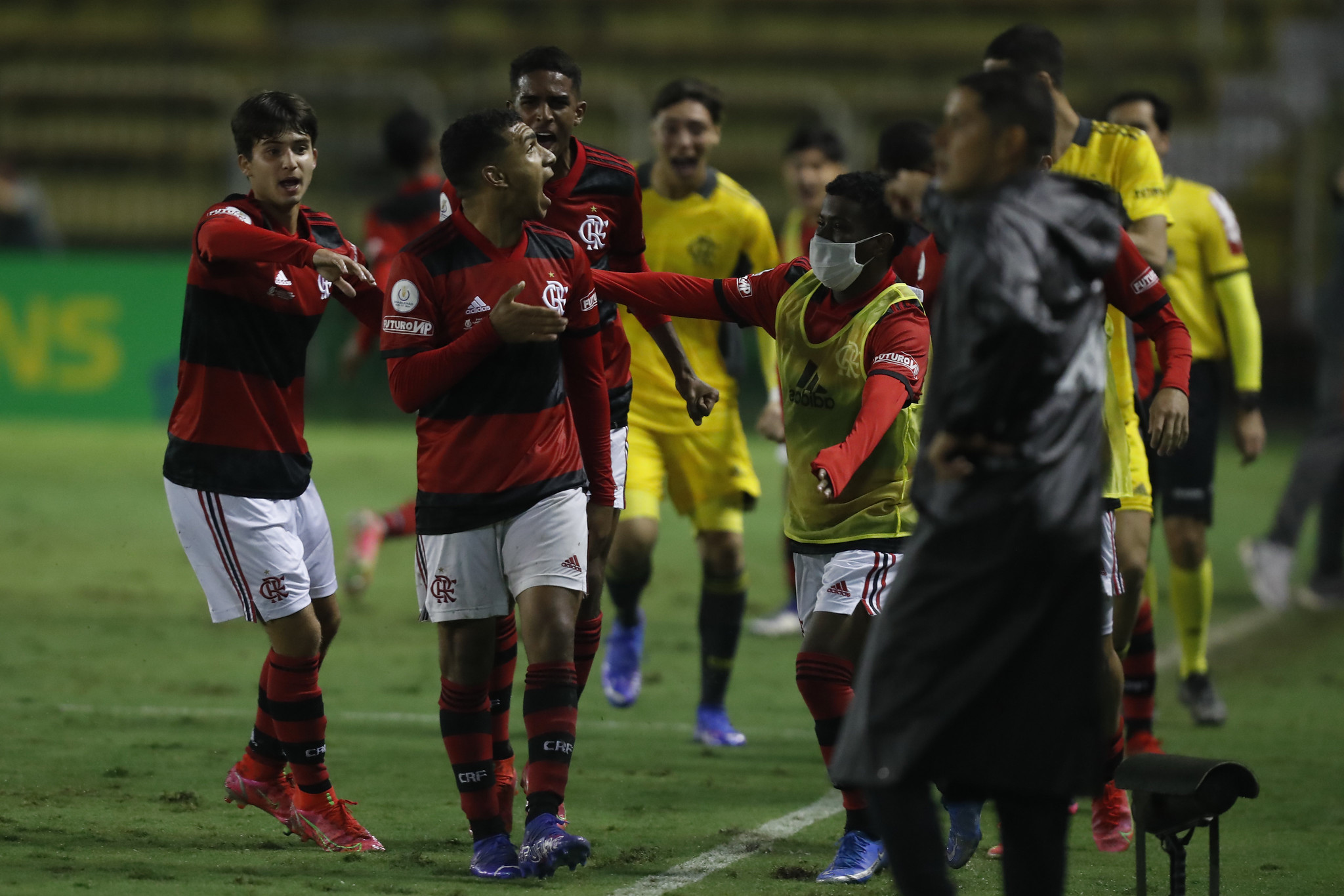 Petterson comemorando o gol do título do Brasileiro Sub-17 contra o Vasco aos 43 minutos (Foto: Gilvan de Souza)